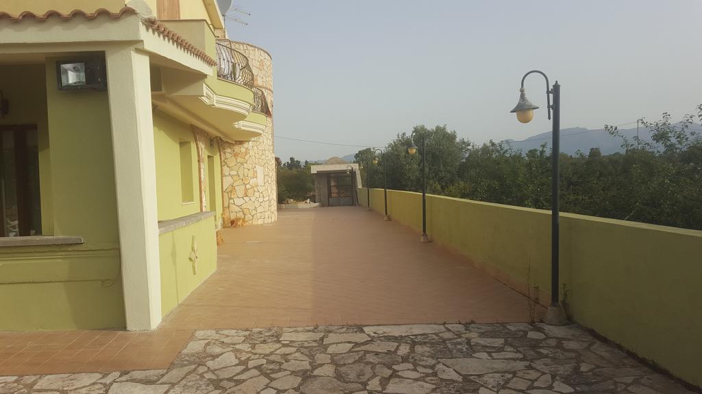 Villa Renzo E Lucia Sant Isidoro  Екстериор снимка